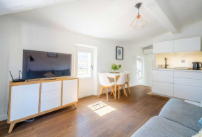 1 bedroom apartment in city center, near Old Port
